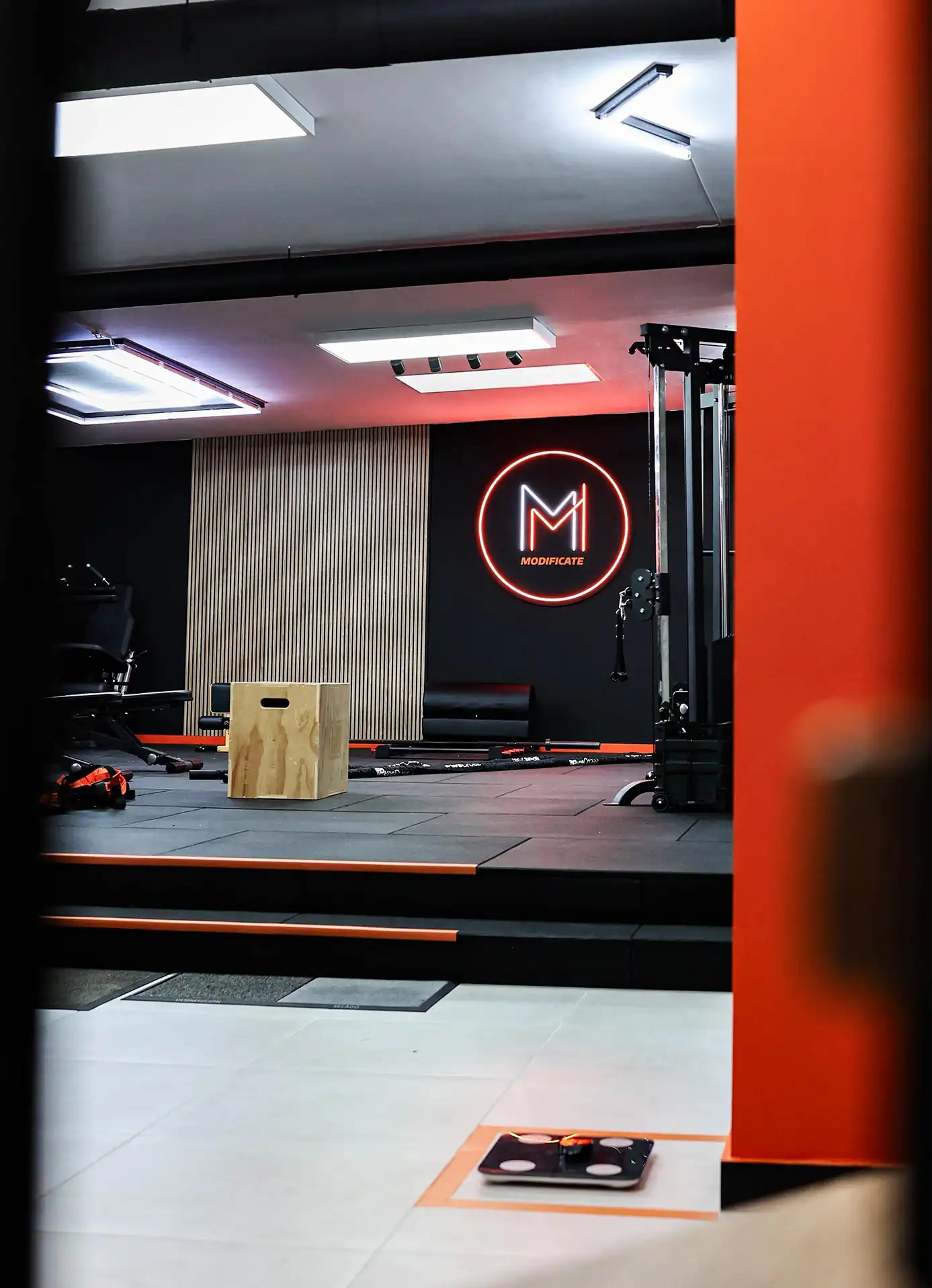 Modifícate Space, el nuevo centro de Antonio Crespo, ofrece entrenamientos presenciales eficaces en un entorno cómodo, privado y orientado a resultados.