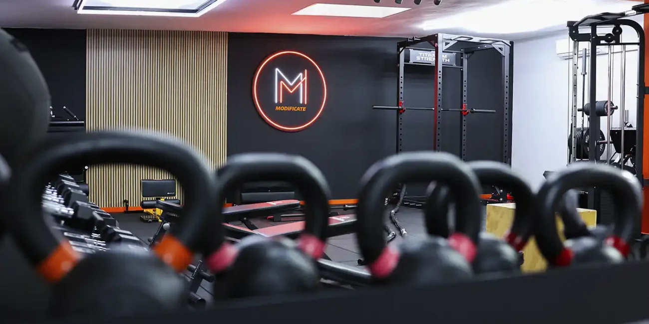 Modifícate Space, el nuevo centro de Antonio Crespo, ofrece entrenamientos presenciales eficaces en un entorno cómodo, privado y orientado a resultados.
