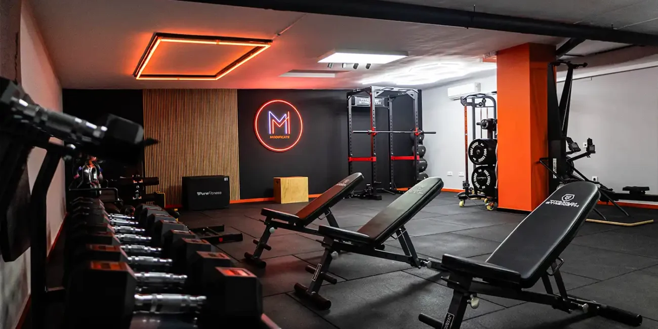 Modifícate Space, el nuevo centro de Antonio Crespo, ofrece entrenamientos presenciales eficaces en un entorno cómodo, privado y orientado a resultados.